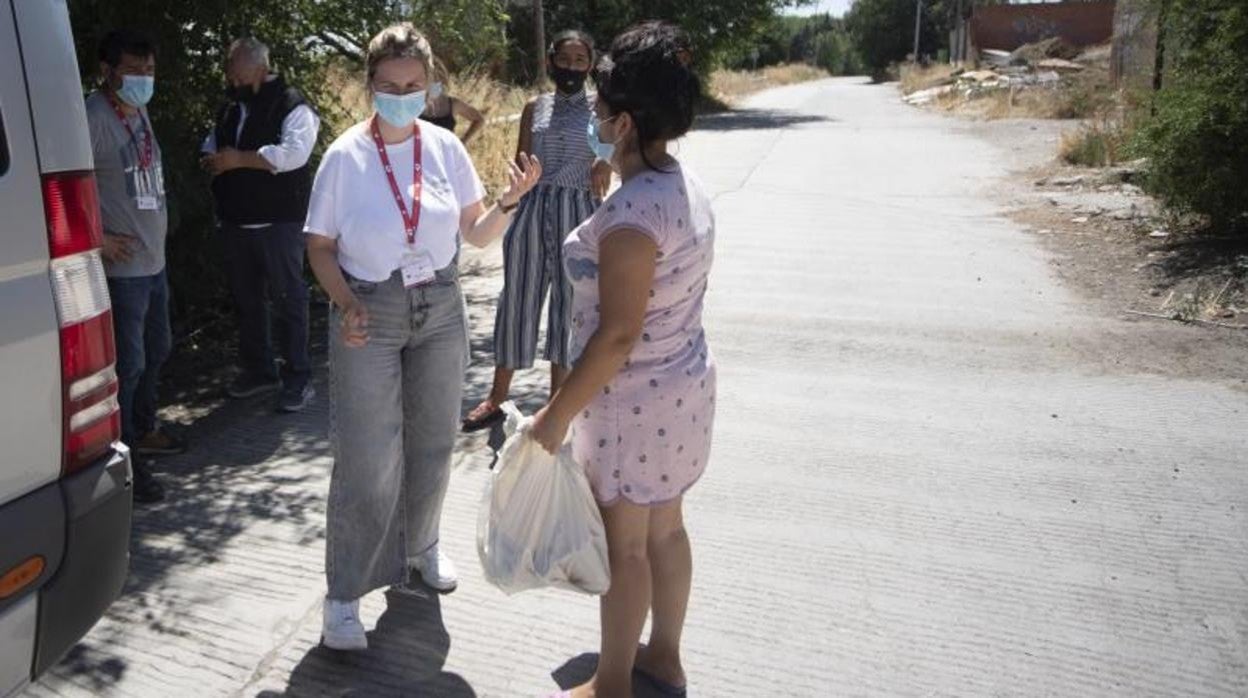 Reparto de comida de la Fundación Madrina