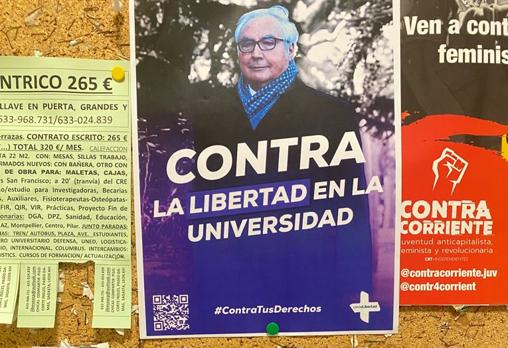 Carteles en contra de la 'ley Castells'