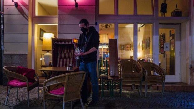 Conmoción en Alemania: mata a un dependiente que le obliga a ponerse la mascarilla obligatoria