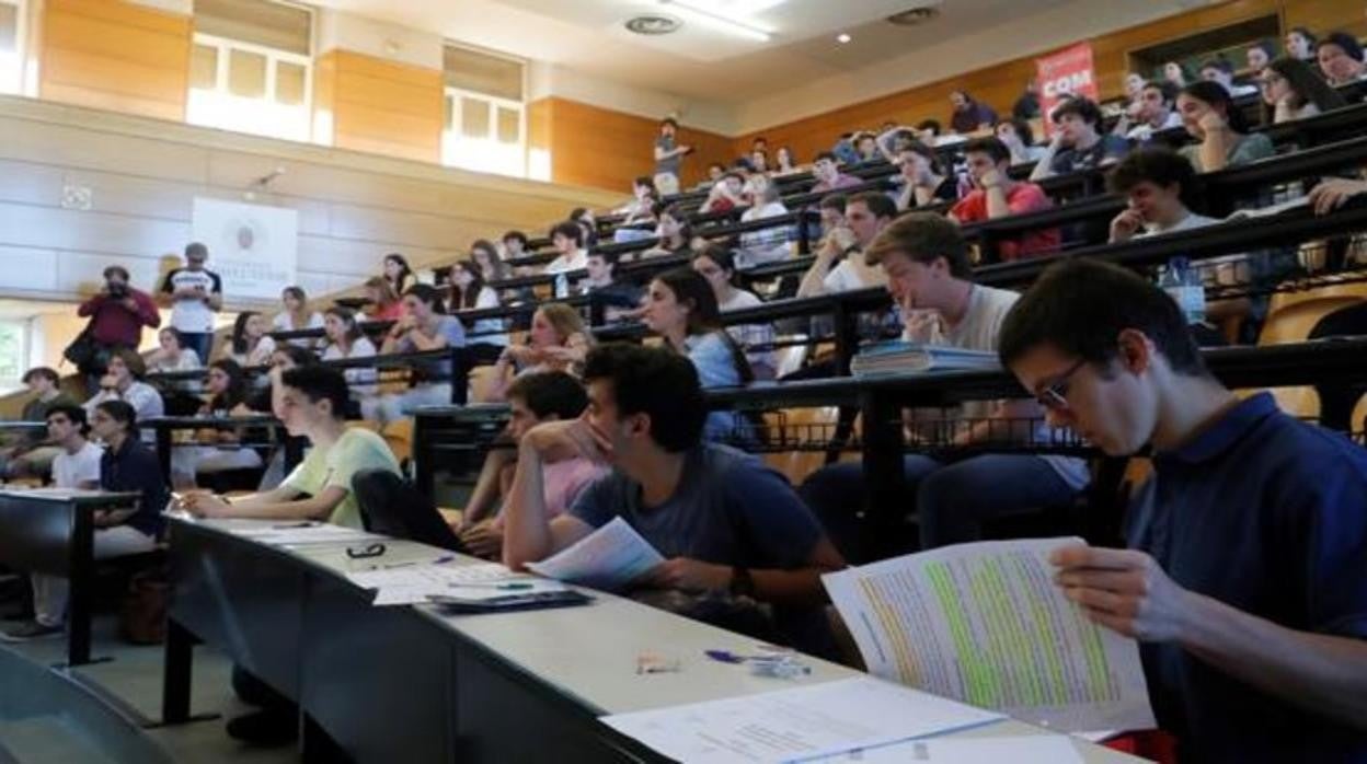 Los grados de tres años desaparecerán de los campus españoles en 2023