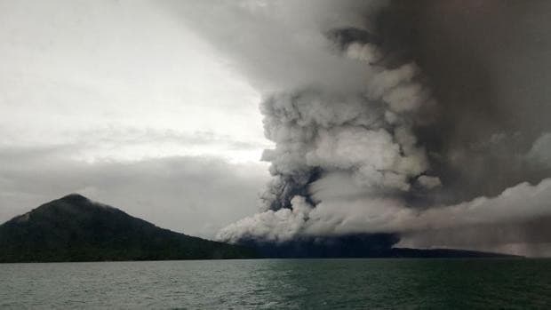 El Krakatoa, el volcán de Indonesia que llegó a afectar a la península ibérica
