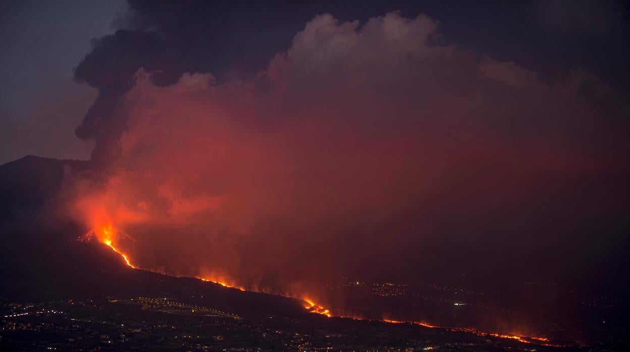 Vídeo: El volcán de La Palma cumple tres semanas de erupción con la ampliación de coladas
