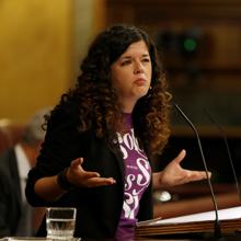 Una camiseta con 'solo sí es sí' de la diputada de Unidas Podemos Sofía Fernández Castañón