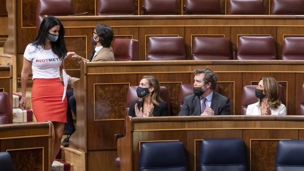 «¿Señores Simancas y Guijarro, me están mirando? Les puedo denunciar»: bronca en el Congreso por el 'sí es sí'