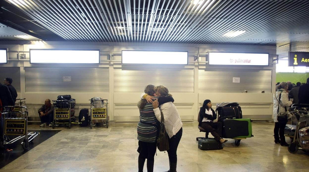 Abrazo en el aeropuerto