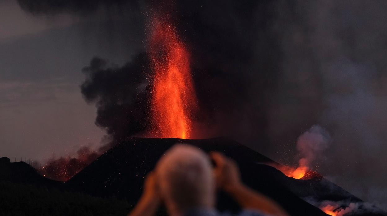 Continúa la erupción del volcán de La Palma