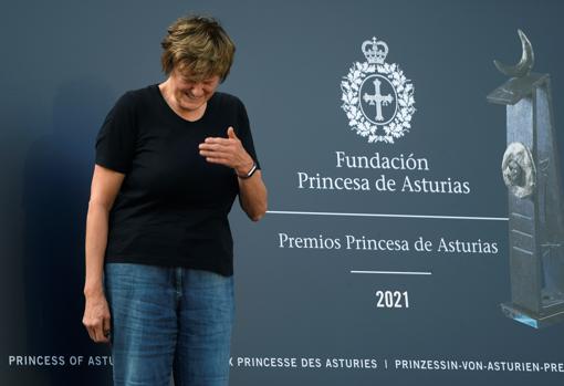 Katalin Karikó, emocionada a su llegada a Oviedo para recibir el premio Princesa de Asturias