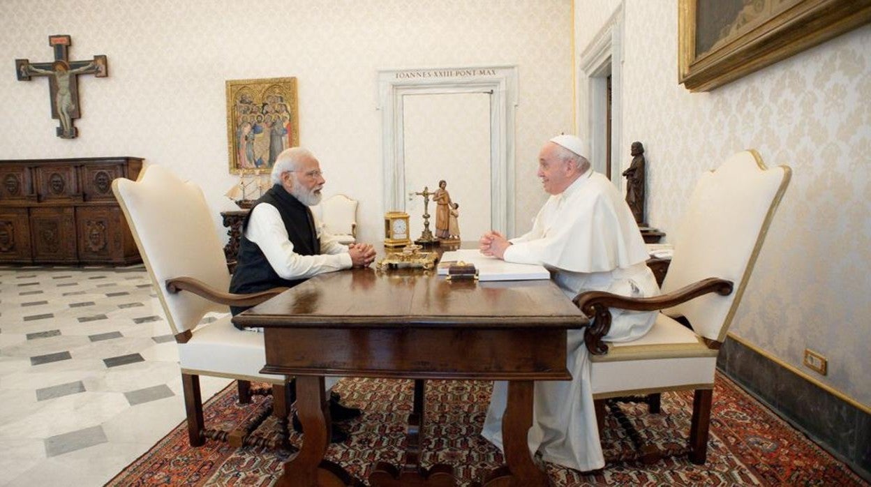 Un momento del encuentro entre el presidente Modi y el papa Francisco