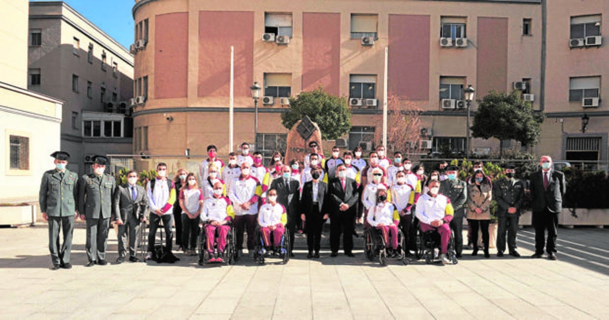 Foto de familia tomada durante el acto, celebrado ayer, en el Museo de la Benemérita