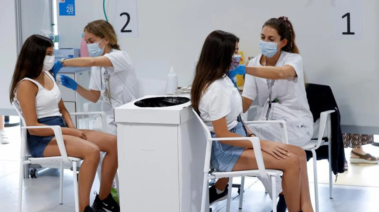 La vacunación a adolescentes comenzó en agosto en España