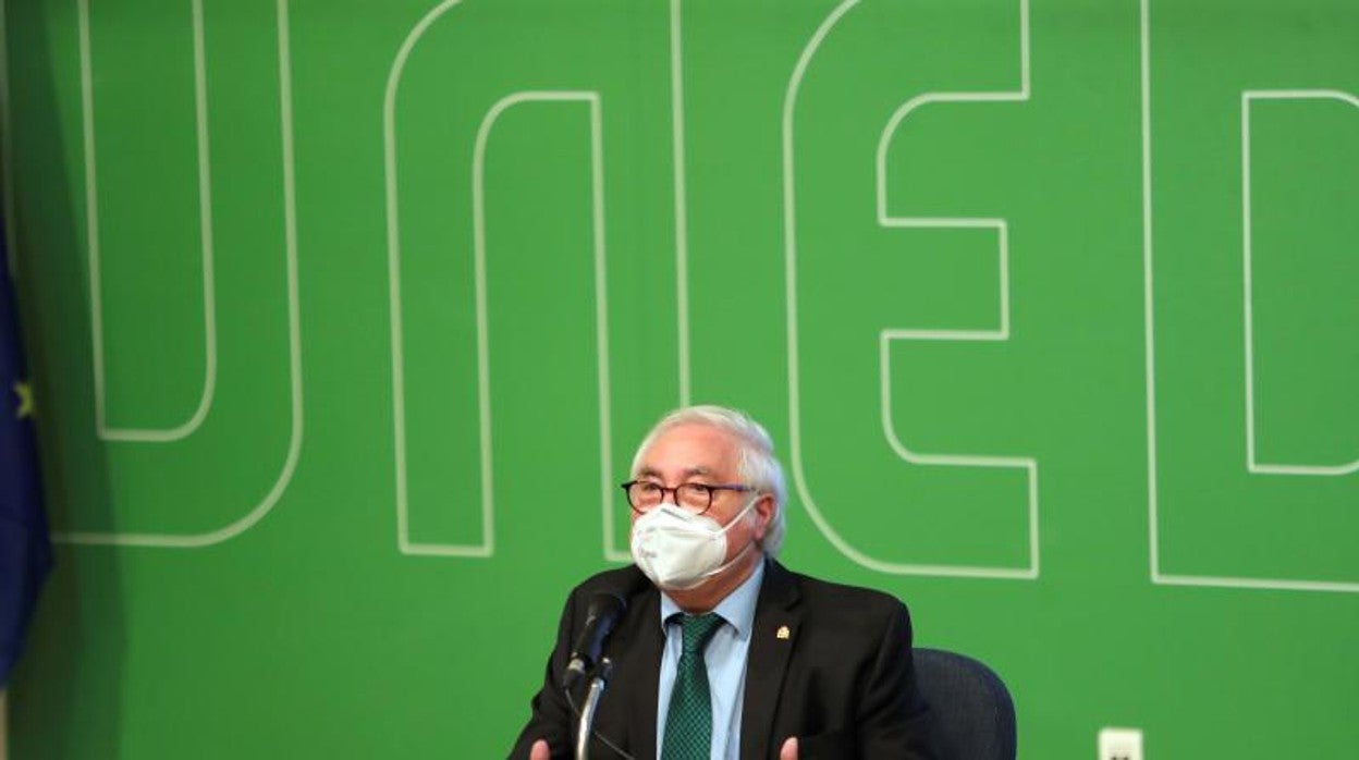 El ministro de Universidades, Manuel Castells