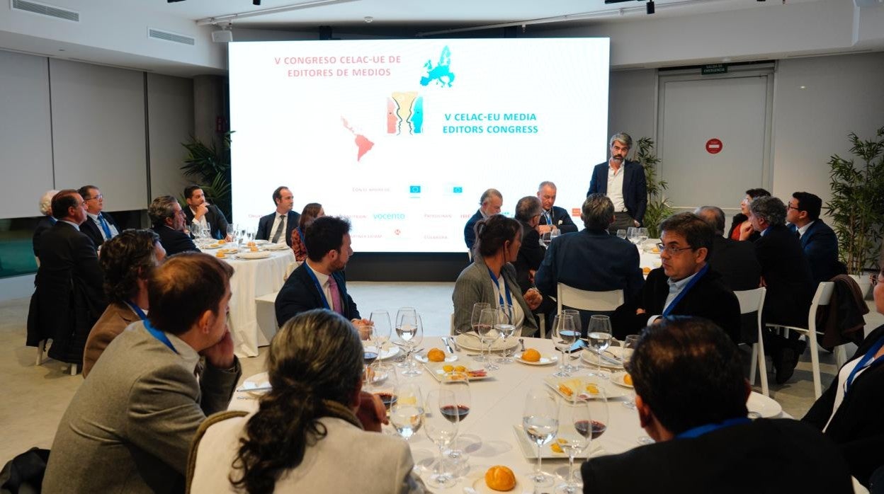 El consejero delegado de Vocento, Luis Enríquez, interviene en la recepción en la sede del grupo a los editores en la Unión Europea y América Latina