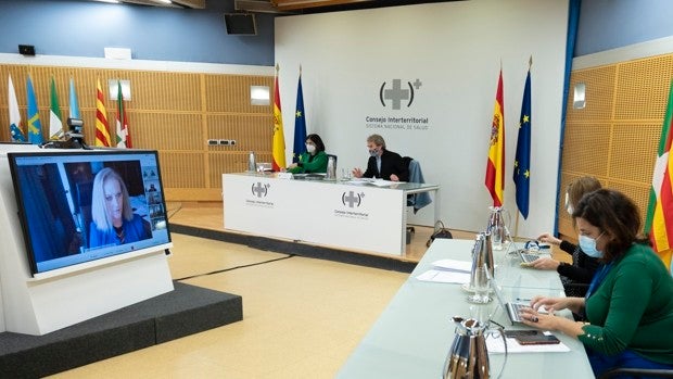 Sanidad reta a las comunidades a vacunar con la dosis de refuerzo antes de Navidad a 16 millones de personas