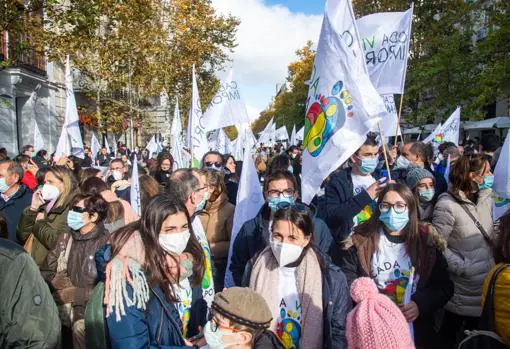 Muchas familias y asociaciones provida han salido a la calle para reivindicar ante Sánchez su derecho a la libertad de expresión