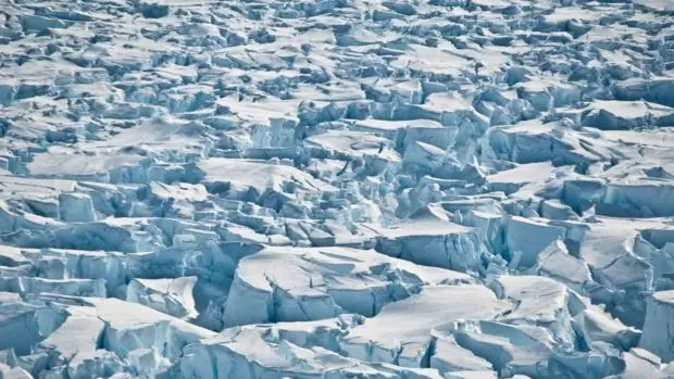 Investigadores españoles detectan por primera vez la presencia de microplásticos en la atmósfera antártica