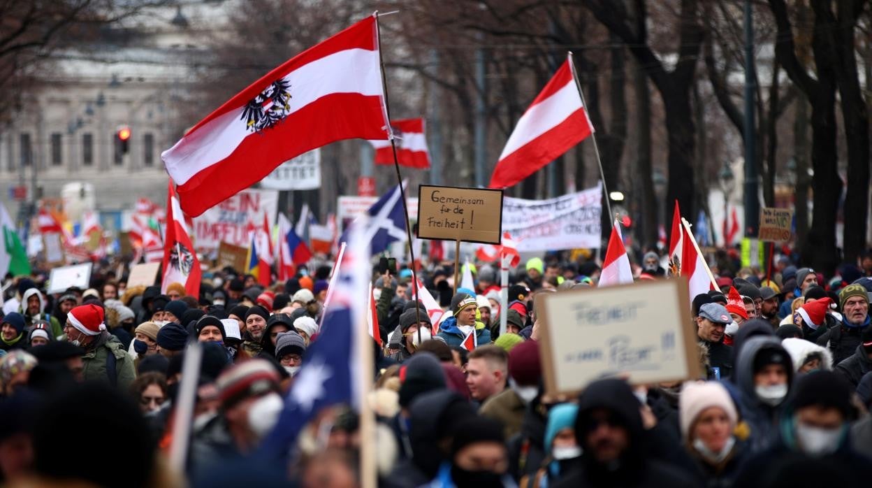 Más de 40.000 personas se manifiestan en Viena contra las restricciones