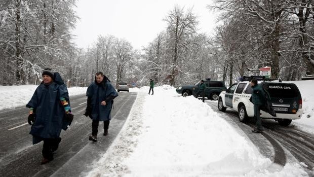 La nieve limita el tráfico en más de 600 kilómetros de 12 provincias