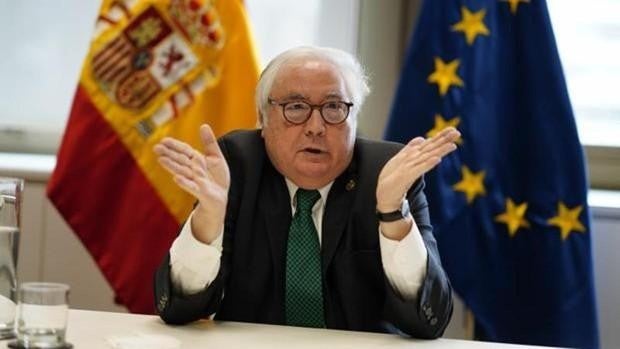 Dimite el ministro Manuel Castells, tras fracasar su ley universitaria