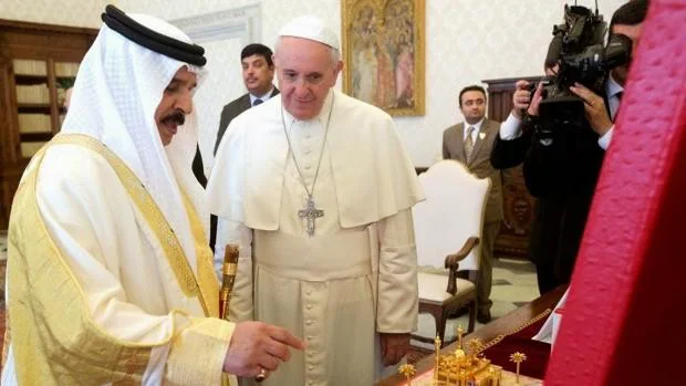 El Papa agradece al rey de Bahréin la inauguración de la gran catedral de Nuestra Señora de Arabia