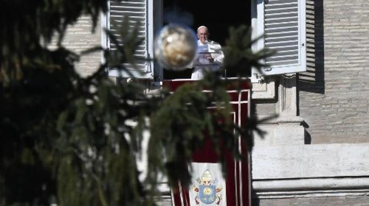 Francisco alerta a los católicos del peligro de pasarse la vida quejándose