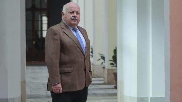Jesús Aguirre, consejero de Salud de Andalucía: «Habrá cifras altas de contagios hasta mediados de enero»