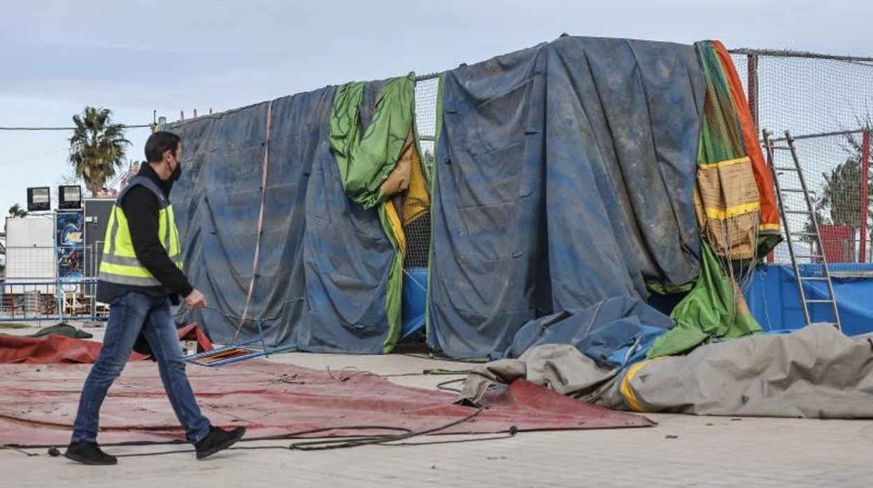 Las atracciones de Mislata (Valencia) desmontadas