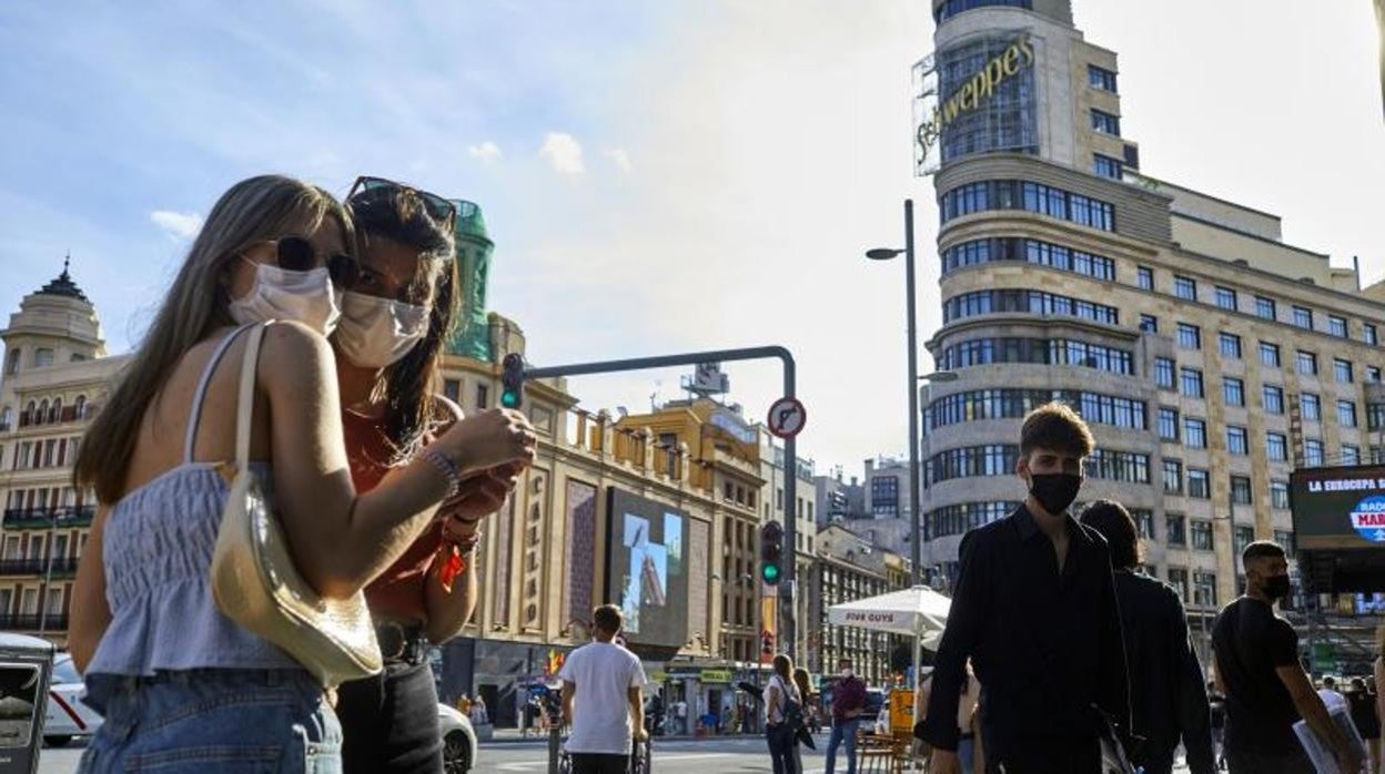 La mascarilla dejará de ser obligatoria al aire libre este jueves en España