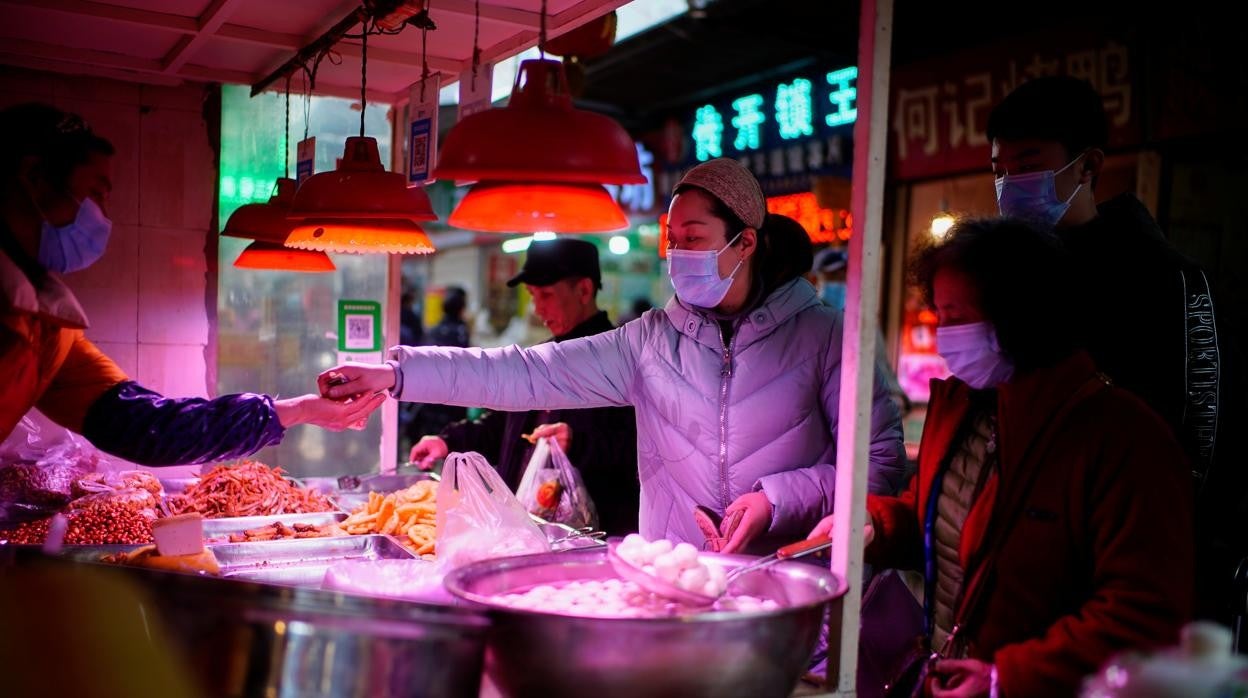 Mercado callejero en Wuhan