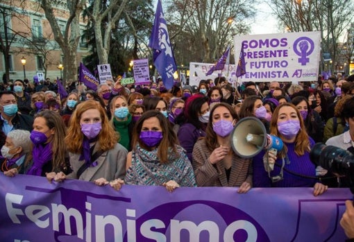 La delegación de Unidas Podemos este 8M, con Ione Belarra e Irene Montero en el centro