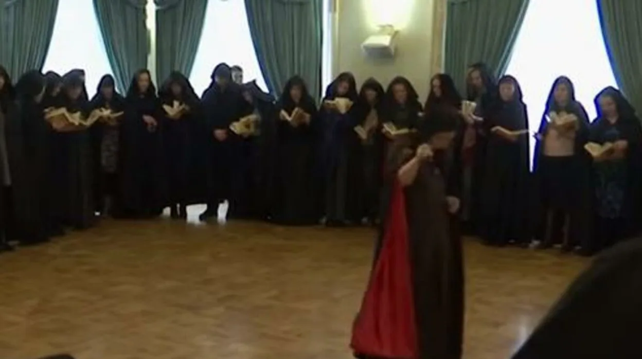 Un momento de una ceremonia similar de este grupo, realizada en 2019, extraído del vídeo difundido por la organización