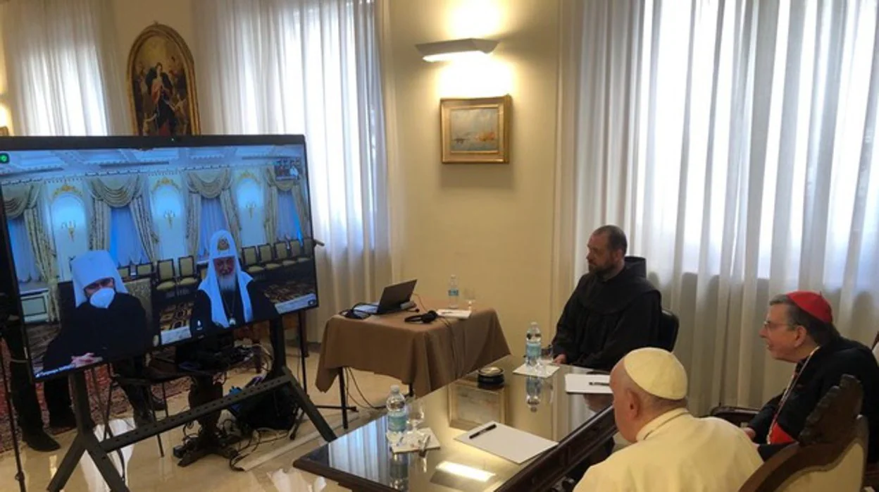 Un momento de la videoconferencia entre el Papa Francisco y el patriarca Kiril