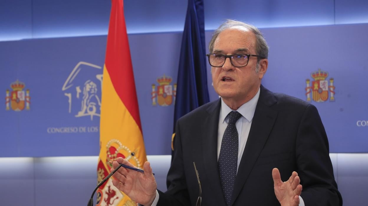 Ángel Gabilondo entrega en el Congreso el primer informe anual del Defensor del Pueblo