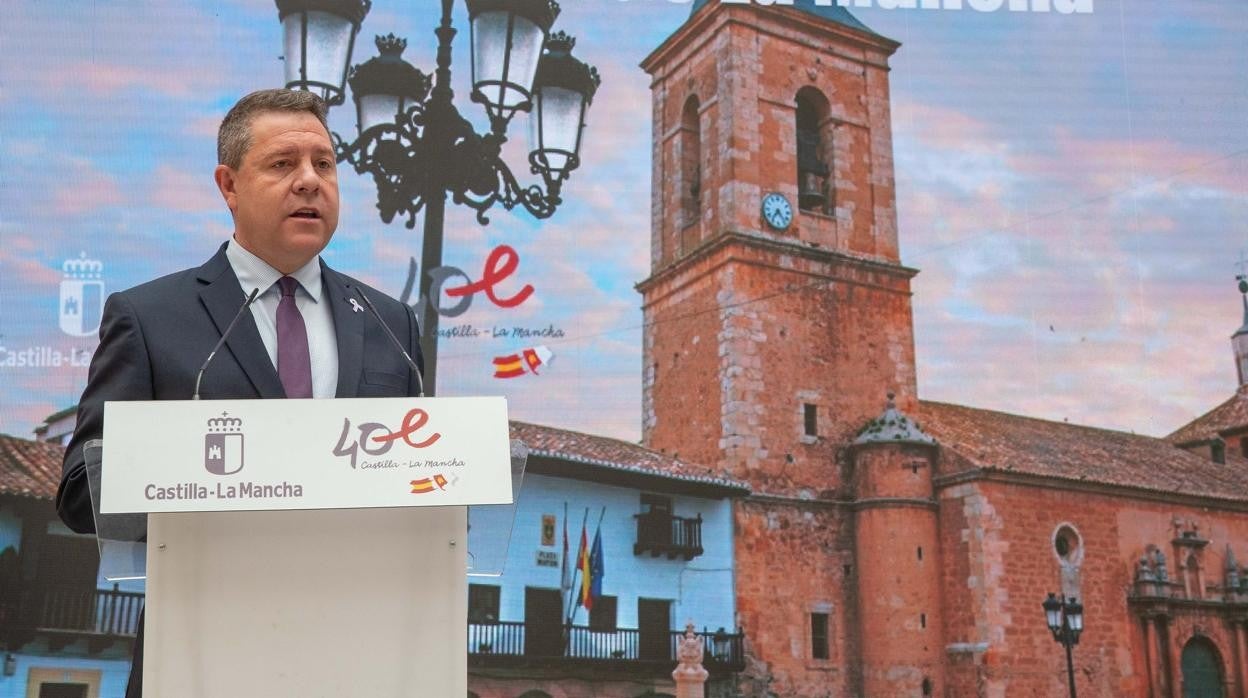 Emiliano García-Page, en una visita reciente al municipioo de Tarazona de la Mancha