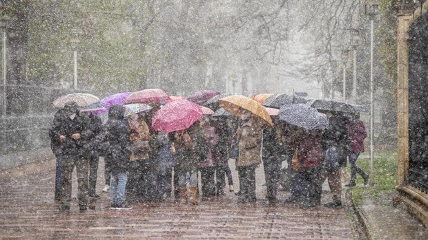 Por qué no estamos ante una «ola de frío» a pesar de la nieve y del viento ártico en pleno abril