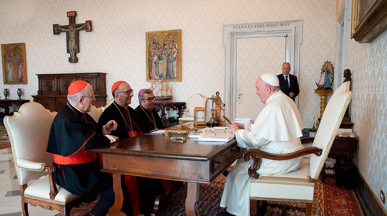 Osoro, Omella y Argüello en una reunión con el Papa en septiembre de 2020, al comenzar su mandato al frente de la Conferencia Episcopal