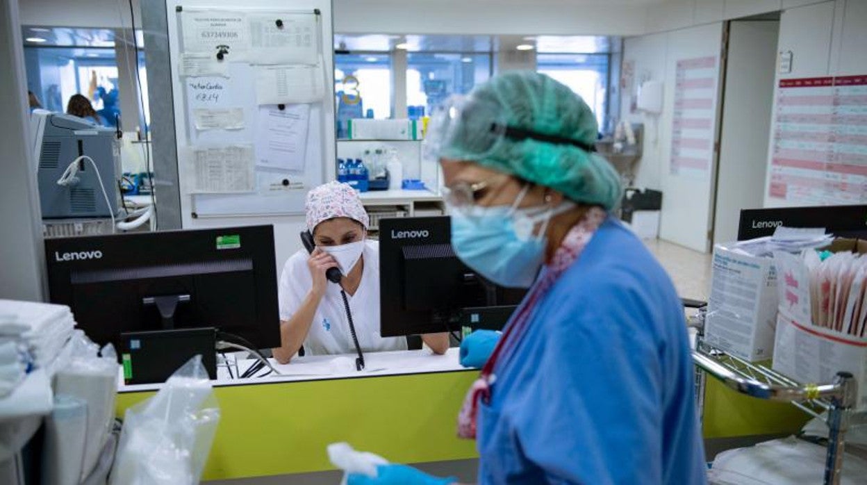 Trabajadoras de un hospital en Barcelona en una imagen de enero de 2022