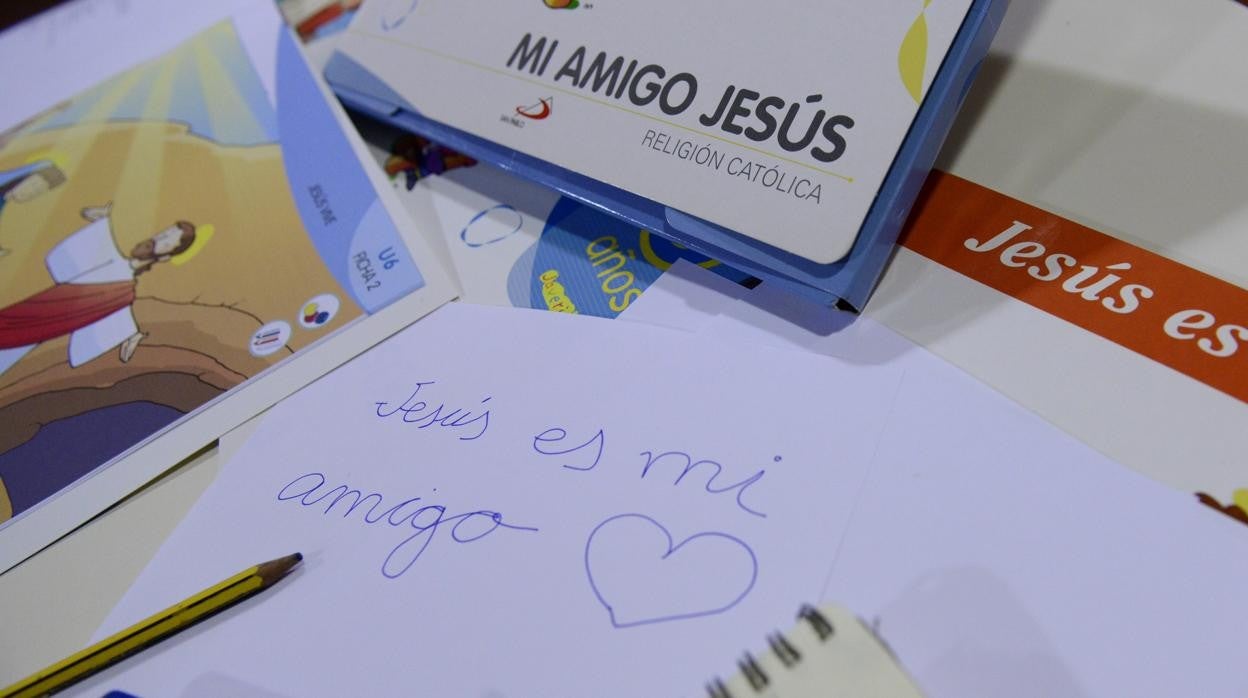 Contenidos de la asignatura de Religión, en un aula