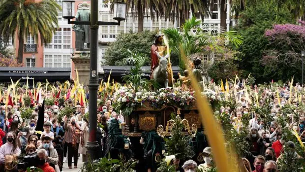 Ramos y mascarillas en las calles para recuperar la Semana Santa