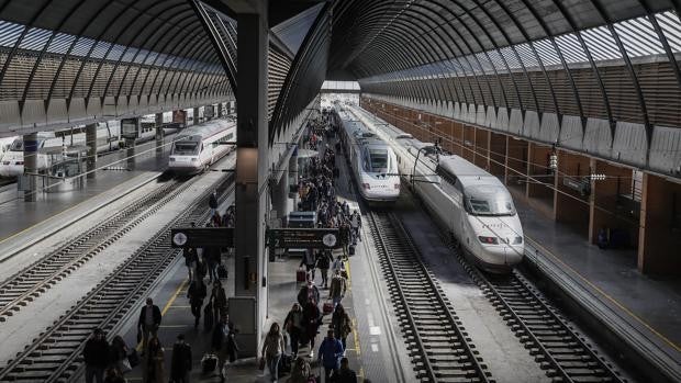 De Madrid a Valencia en siete horas y a Granada en 11: las alternativas baratas con trampa para viajar en tren