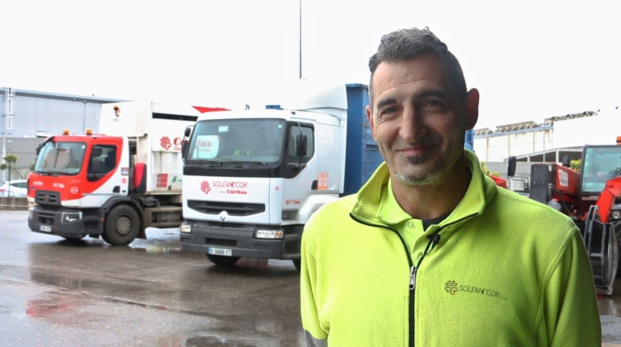 Agustín en las instalaciones de la empresa Solemccor (Solidaridad y Empleo de Cáritas en Córdoba)