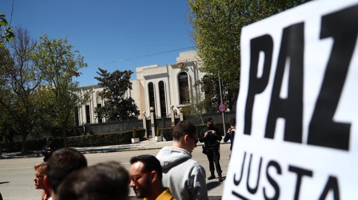 Una manifestación por la paz en Ucrania en las calles de Madrid