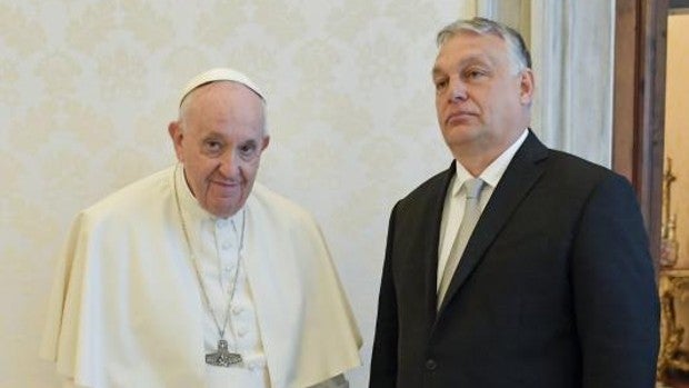 Orbán aseguró al Papa que Putin planea terminar la guerra el 9 de mayo