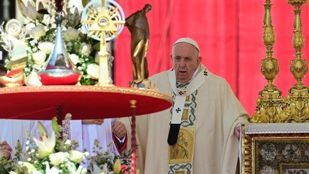 El Papa destierra la creencia de una santidad basada en «el heroísmo personal»