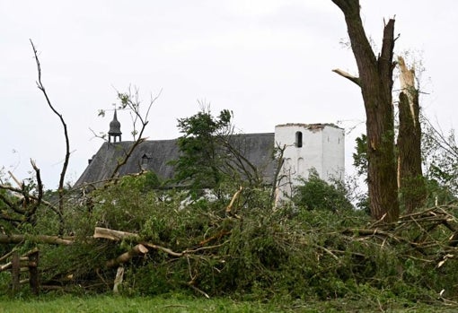 El campanario destruido de la iglesia de Saint Clements