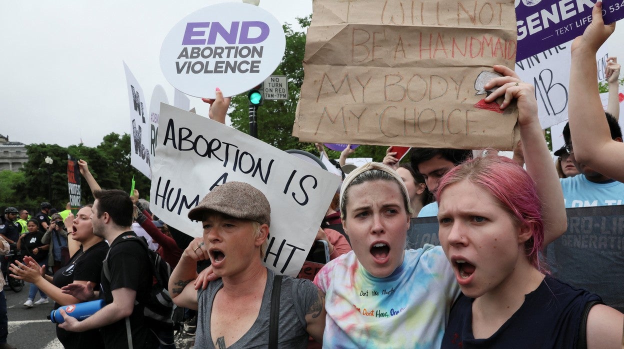 Manifestantes por el derecho al aborto participan en manifestaciones en Washington