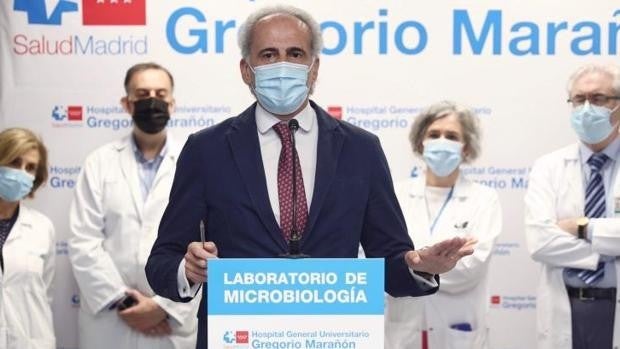 Escudero carga contra el «silencio» de Sanidad con las vacunas de la viruela del mono