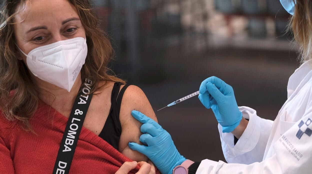 Estos son los grupos que podrían solicitar la vacuna contra la viruela del mono en España