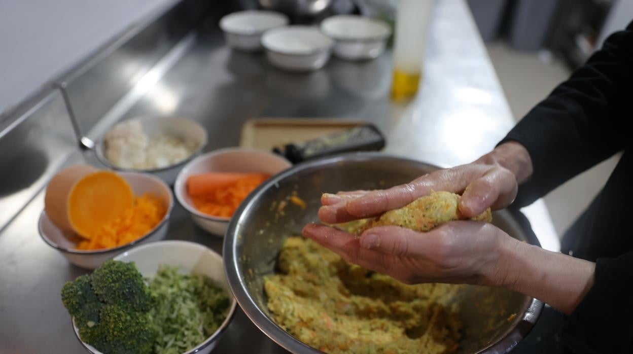 En el restaurante K&amp;Co. Sustainable Kitchen Bar elaboran hamburguesas vegetales para no desechar verduras