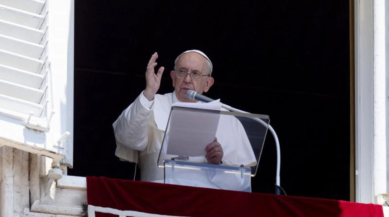 El Papa Francisco dirige el rezo dominical del Ángelus