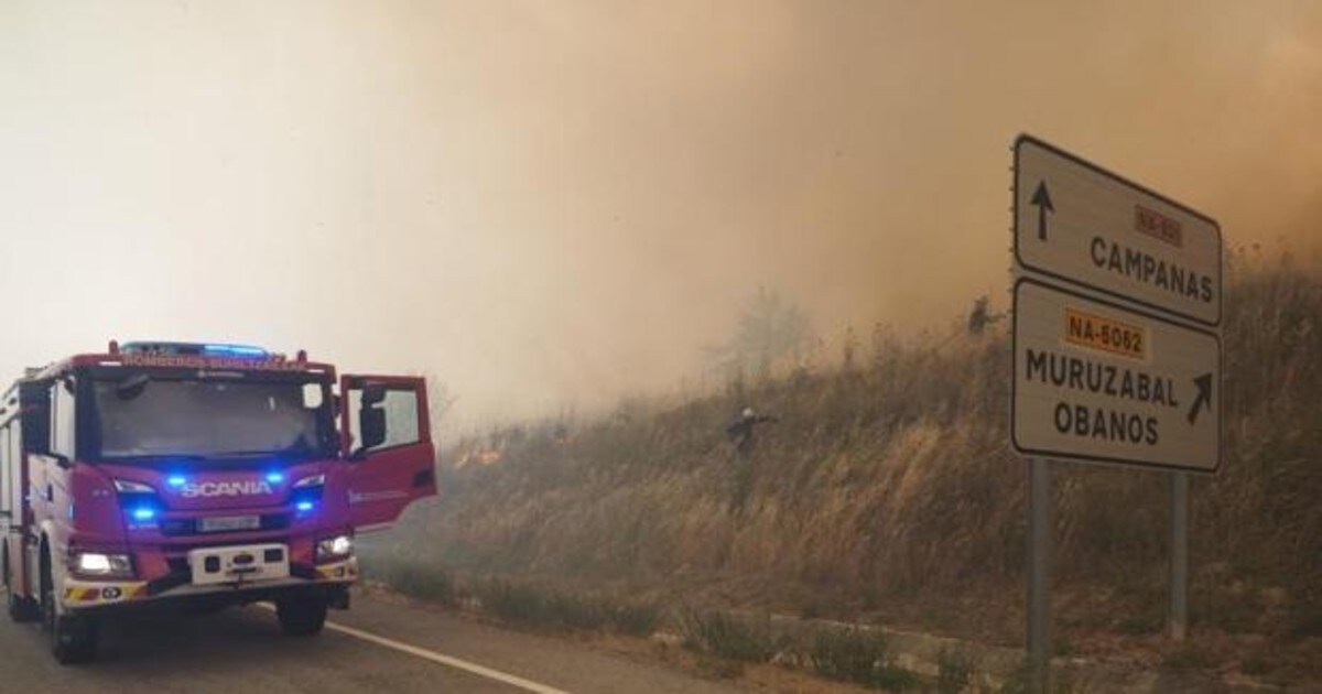 Varios incendios obligan a desalojar los cascos urbanos de Obanos, Legarda, Muruzabal y el parque Sendaviva